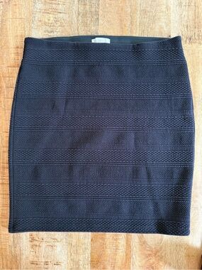 LOFT Black Textured Knit Pencil Skirt Size Medium Stretch Pull-On Career Casual